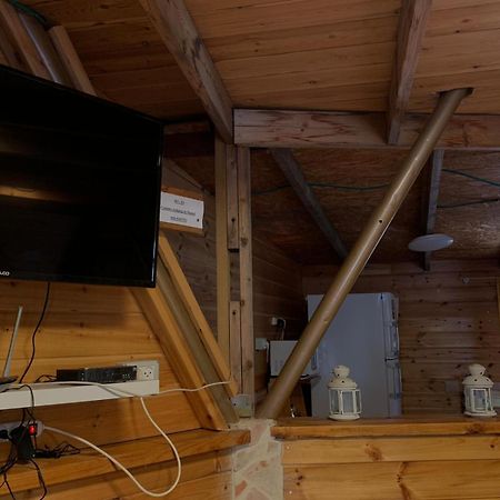 בקתת עץ בחורש במנות - דום גיאודזי - Wooden Cabin In Manot Eksteriør bilde