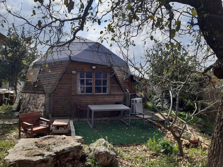 בקתת עץ בחורש במנות - דום גיאודזי - Wooden Cabin In Manot Eksteriør bilde