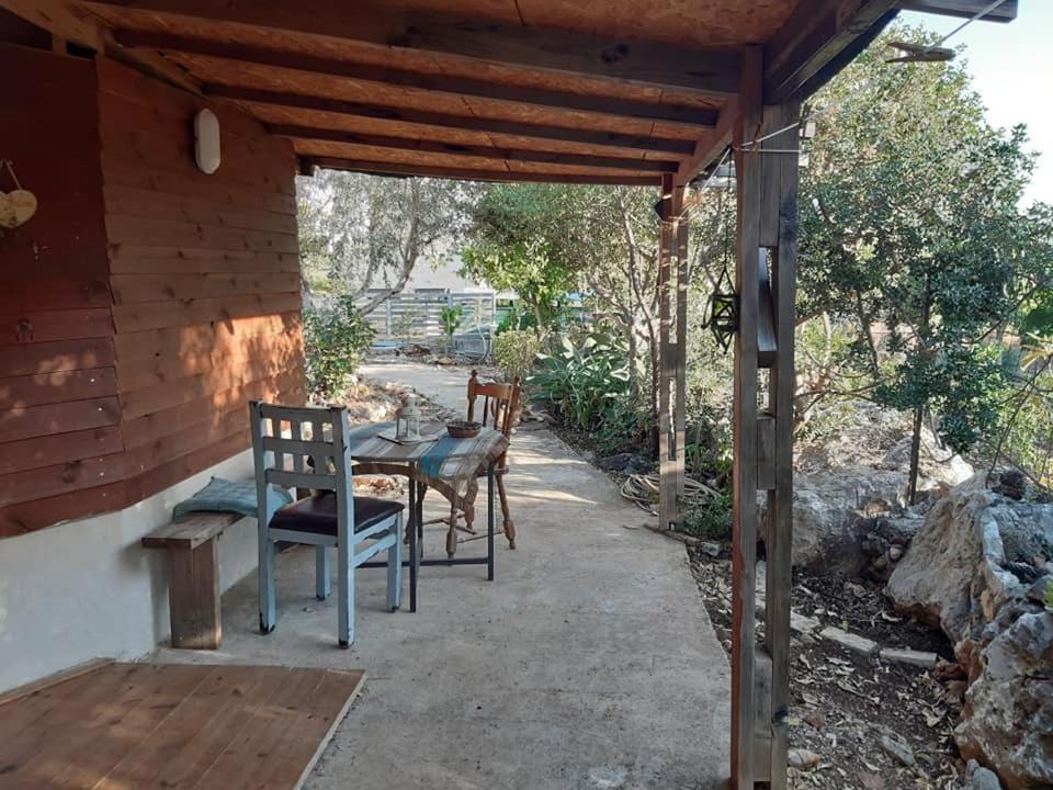בקתת עץ בחורש במנות - דום גיאודזי - Wooden Cabin In Manot Eksteriør bilde
