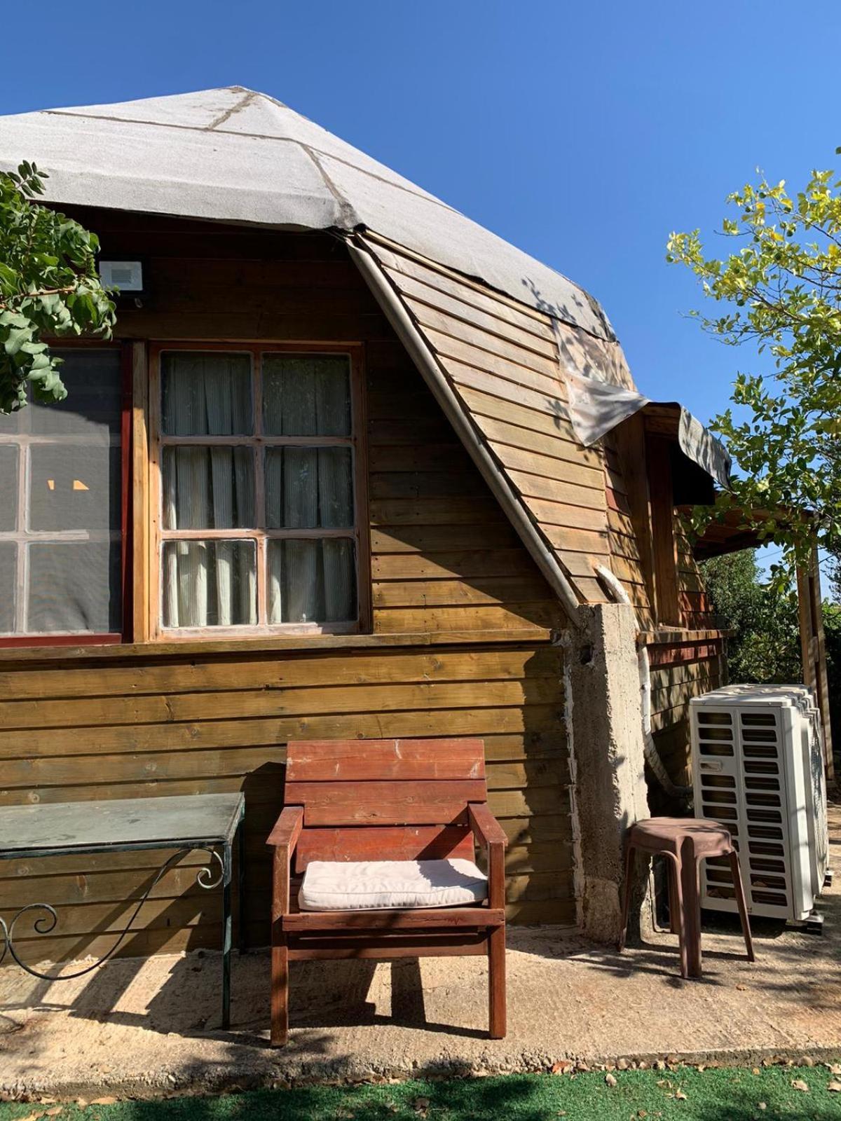 בקתת עץ בחורש במנות - דום גיאודזי - Wooden Cabin In Manot Eksteriør bilde