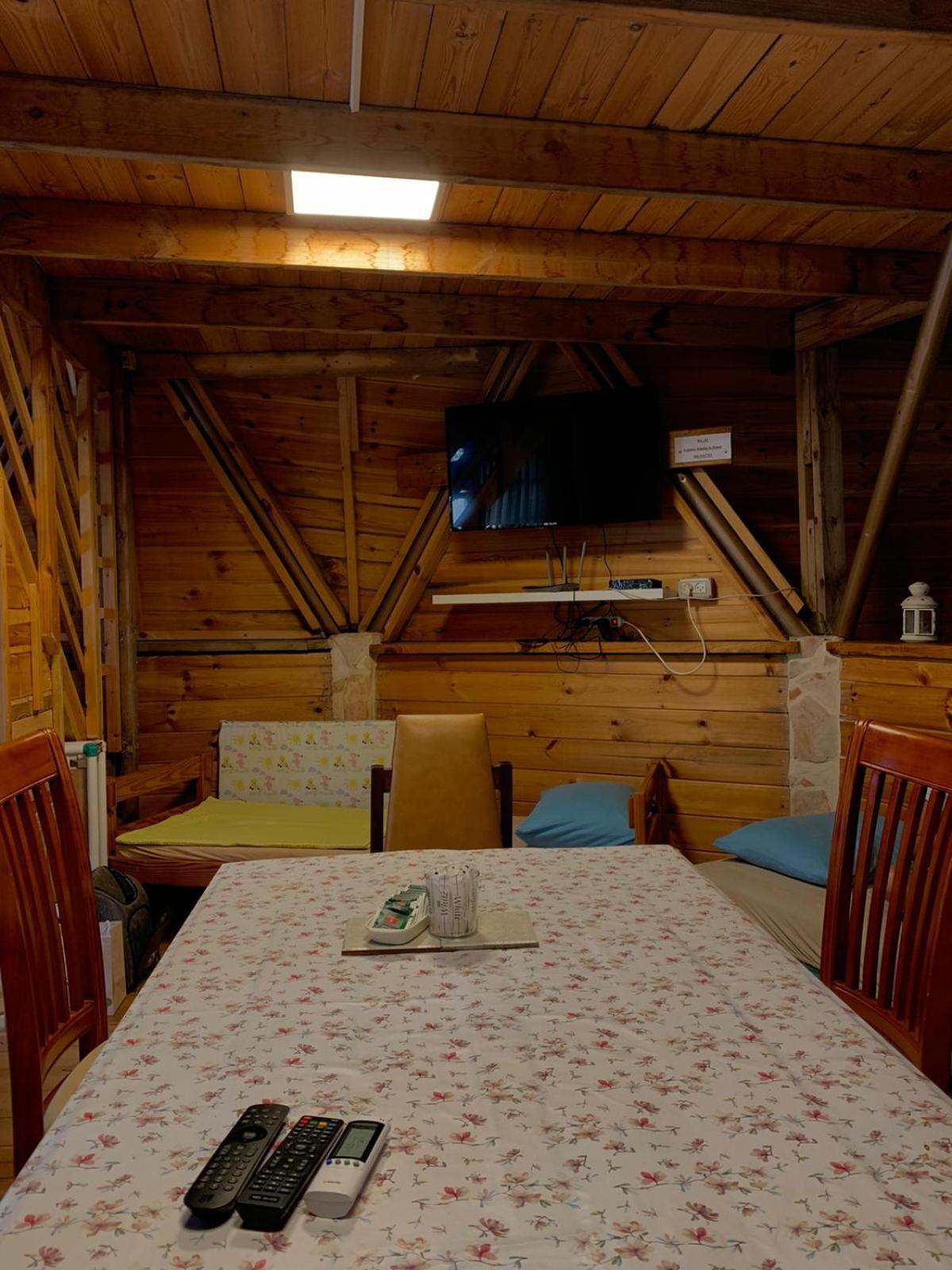 בקתת עץ בחורש במנות - דום גיאודזי - Wooden Cabin In Manot Eksteriør bilde