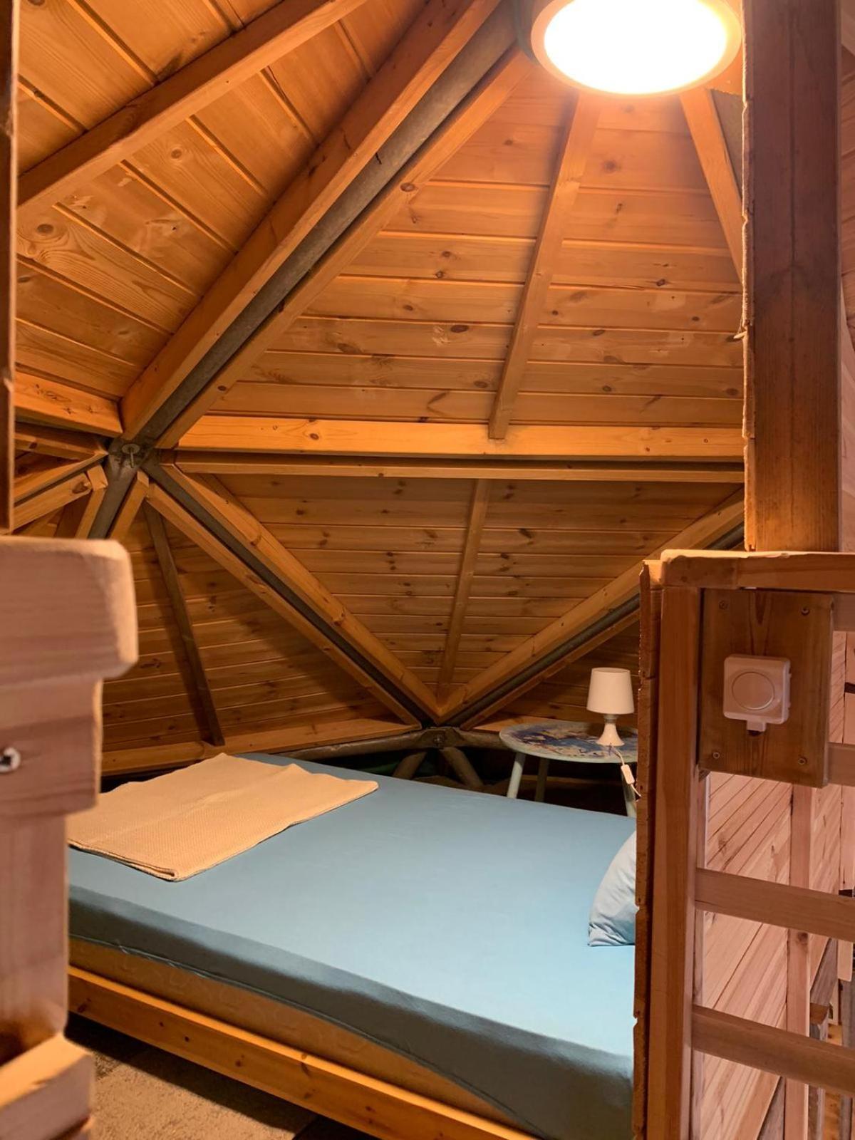 בקתת עץ בחורש במנות - דום גיאודזי - Wooden Cabin In Manot Eksteriør bilde